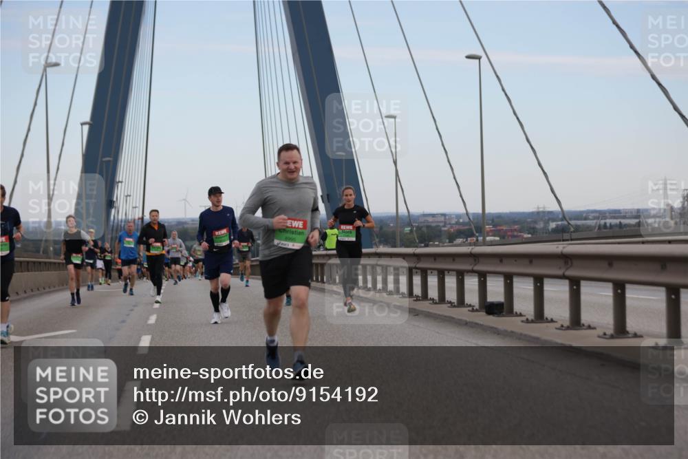 03.10.2025 - Köhlbrandbrückenlauf Jannik Wohlers http://msf.ph/oto/9154192 03.10.2025 15:23:38 Position 1 8995 meine-sportfotos.de