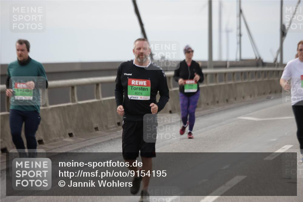 03.10.2025 - Köhlbrandbrückenlauf Jannik Wohlers http://msf.ph/oto/9154195 03.10.2025 16:05:23 Position 1 2411, 8374 meine-sportfotos.de