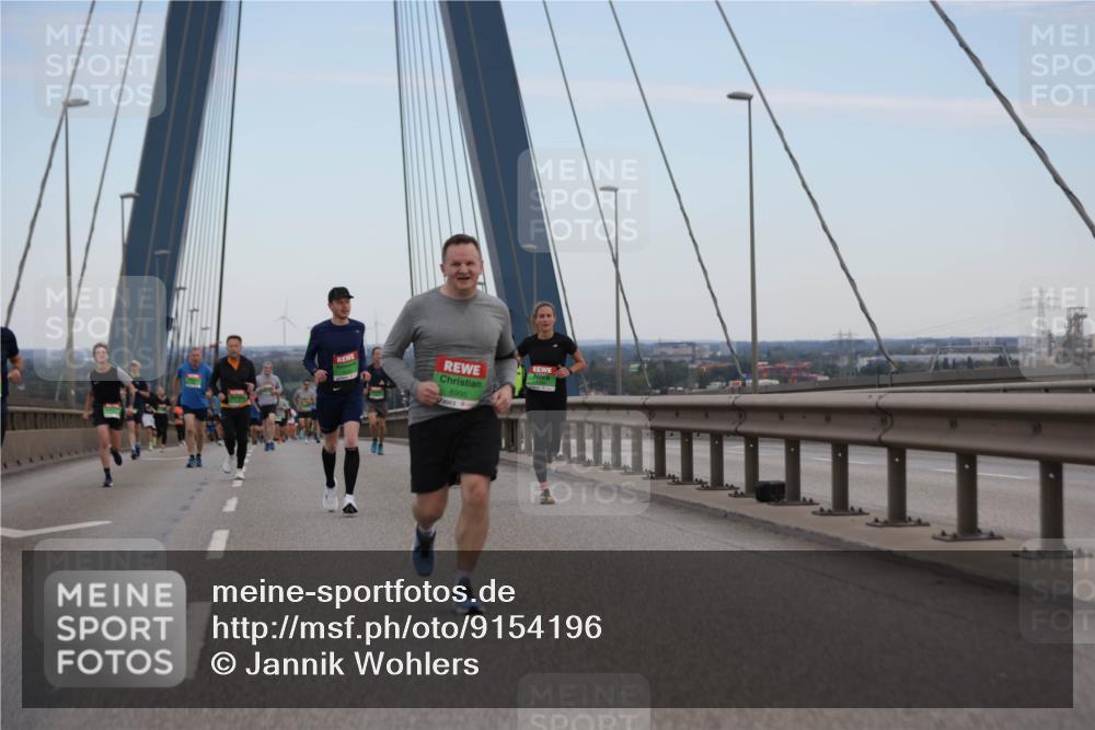 03.10.2025 - Köhlbrandbrückenlauf Jannik Wohlers http://msf.ph/oto/9154196 03.10.2025 15:23:38 Position 1 8995 meine-sportfotos.de