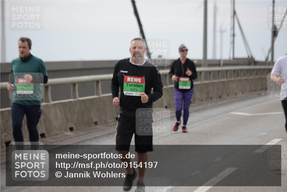 03.10.2025 - Köhlbrandbrückenlauf Jannik Wohlers http://msf.ph/oto/9154197 03.10.2025 16:05:23 Position 1 8374 meine-sportfotos.de