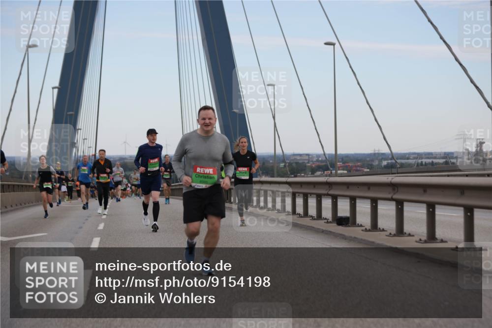03.10.2025 - Köhlbrandbrückenlauf Jannik Wohlers http://msf.ph/oto/9154198 03.10.2025 15:23:38 Position 1 8995, 7144 meine-sportfotos.de