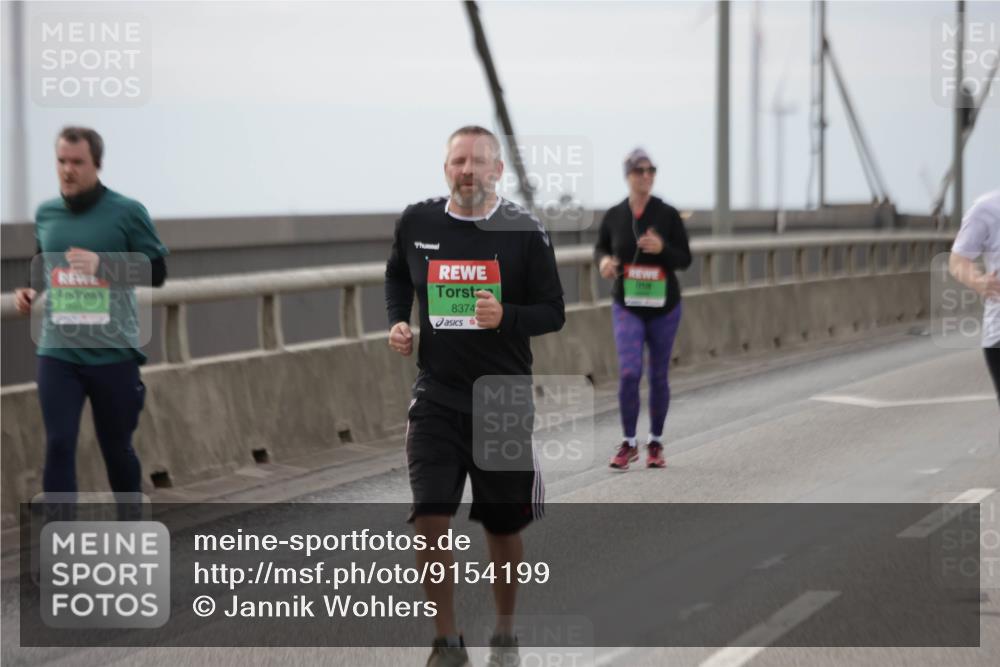 03.10.2025 - Köhlbrandbrückenlauf Jannik Wohlers http://msf.ph/oto/9154199 03.10.2025 16:05:23 Position 1 8411, 8374 meine-sportfotos.de