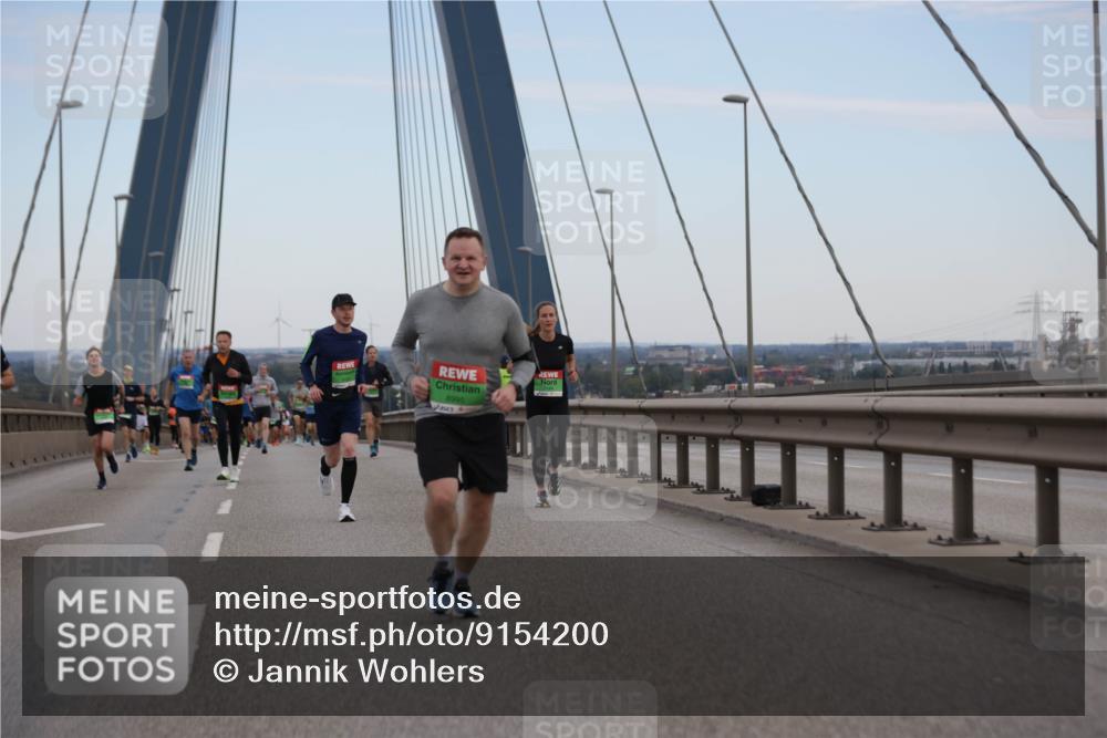 03.10.2025 - Köhlbrandbrückenlauf Jannik Wohlers http://msf.ph/oto/9154200 03.10.2025 15:23:38 Position 1 8995 meine-sportfotos.de