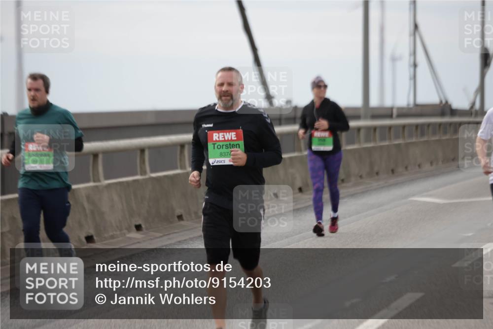 03.10.2025 - Köhlbrandbrückenlauf Jannik Wohlers http://msf.ph/oto/9154203 03.10.2025 16:05:23 Position 1 411, 8374 meine-sportfotos.de