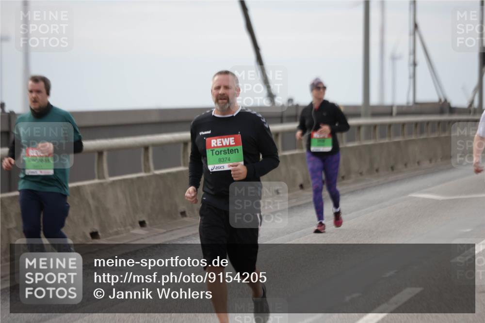 03.10.2025 - Köhlbrandbrückenlauf Jannik Wohlers http://msf.ph/oto/9154205 03.10.2025 16:05:23 Position 1 8411, 8374 meine-sportfotos.de