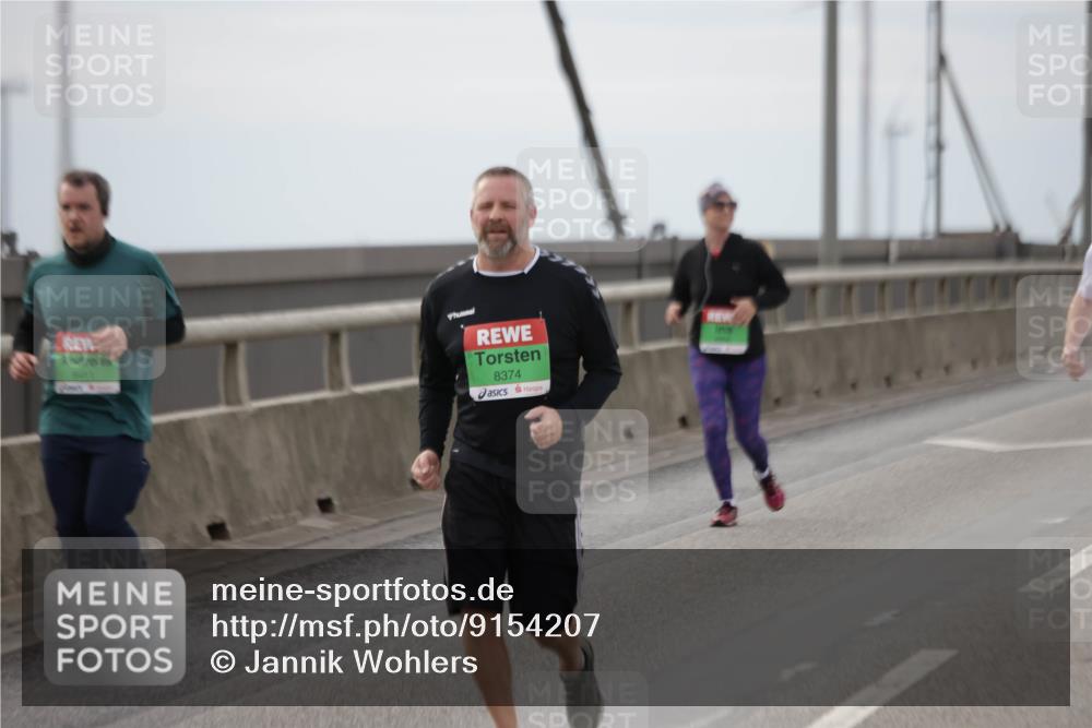 03.10.2025 - Köhlbrandbrückenlauf Jannik Wohlers http://msf.ph/oto/9154207 03.10.2025 16:05:23 Position 1 8374 meine-sportfotos.de