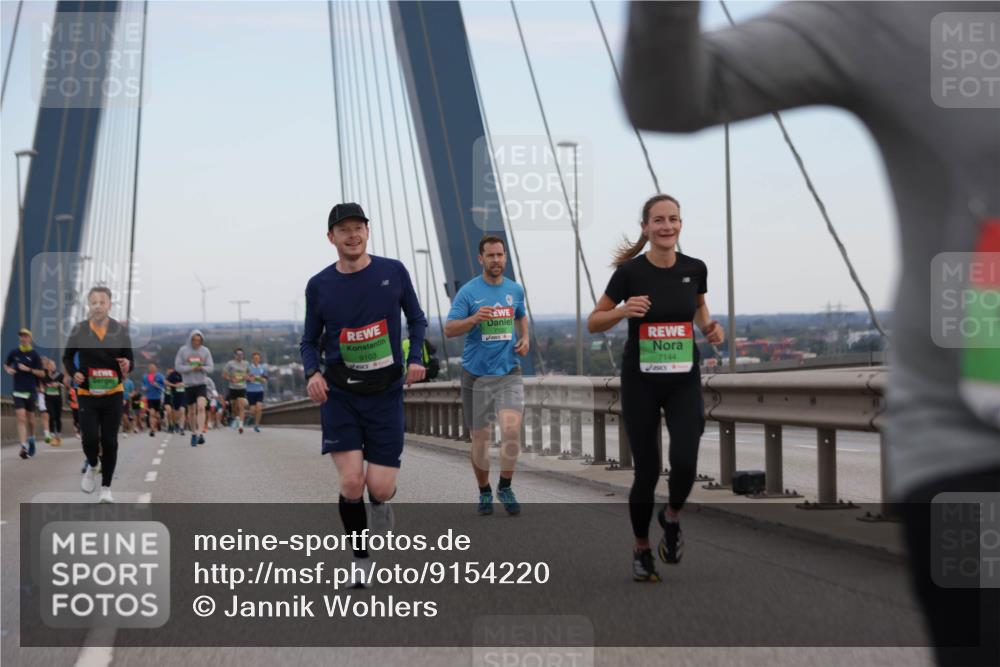 03.10.2025 - Köhlbrandbrückenlauf Jannik Wohlers http://msf.ph/oto/9154220 03.10.2025 15:23:40 Position 1 9103, 7144 meine-sportfotos.de