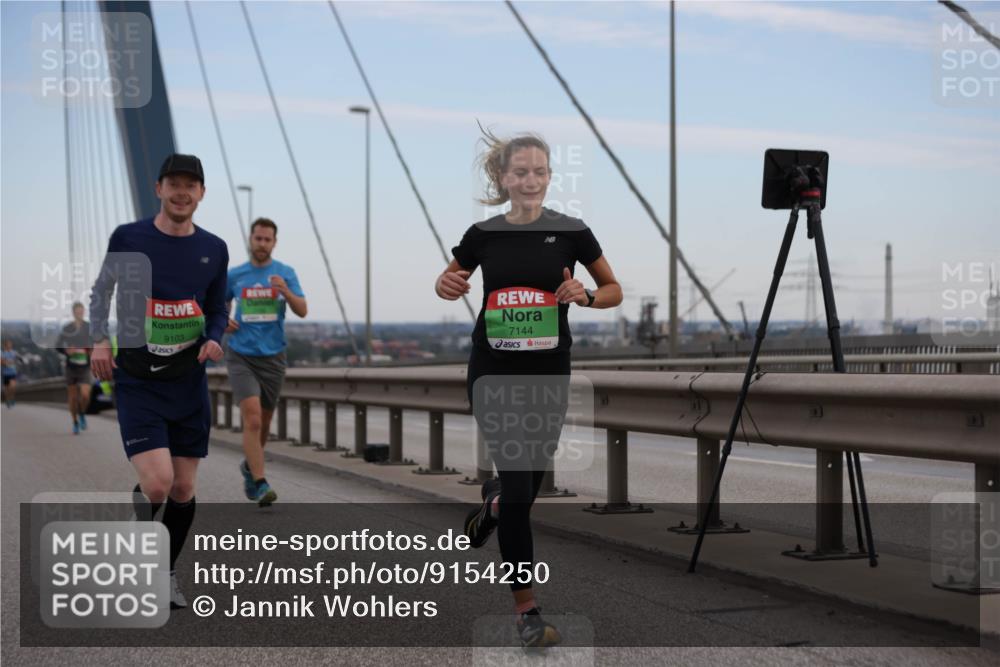 03.10.2025 - Köhlbrandbrückenlauf Jannik Wohlers http://msf.ph/oto/9154250 03.10.2025 15:23:41 Position 1 9103, 7144 meine-sportfotos.de