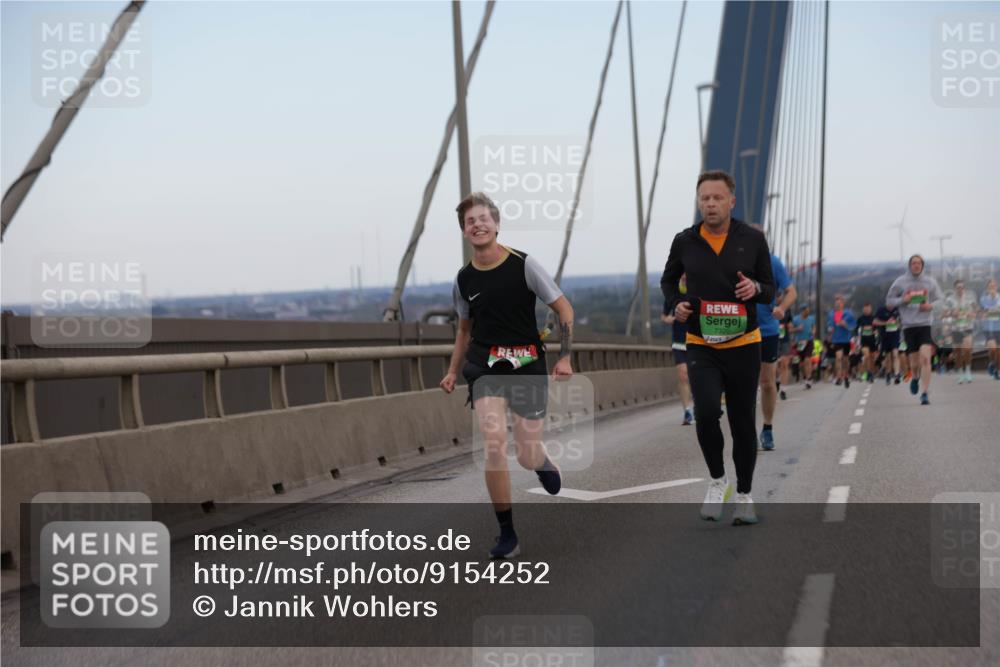 03.10.2025 - Köhlbrandbrückenlauf Jannik Wohlers http://msf.ph/oto/9154252 03.10.2025 15:23:42 Position 1 7320 meine-sportfotos.de