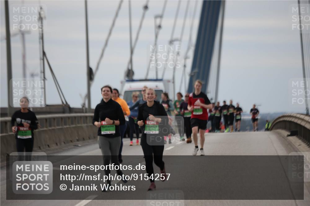 03.10.2025 - Köhlbrandbrückenlauf Jannik Wohlers http://msf.ph/oto/9154257 03.10.2025 16:05:29 Position 1 8515, 8527 meine-sportfotos.de
