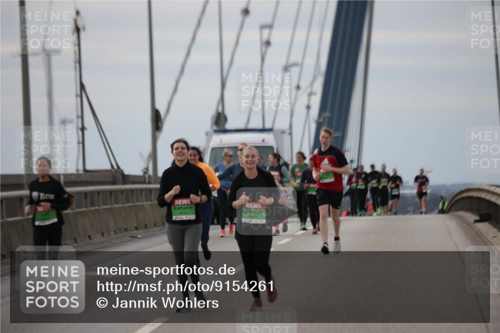 03.10.2025 - Köhlbrandbrückenlauf Jannik Wohlers http://msf.ph/oto/9154261 03.10.2025 16:05:29 Position 1 8515, 8527 meine-sportfotos.de