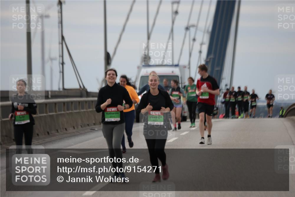 03.10.2025 - Köhlbrandbrückenlauf Jannik Wohlers http://msf.ph/oto/9154271 03.10.2025 16:05:29 Position 1 8515, 8527 meine-sportfotos.de