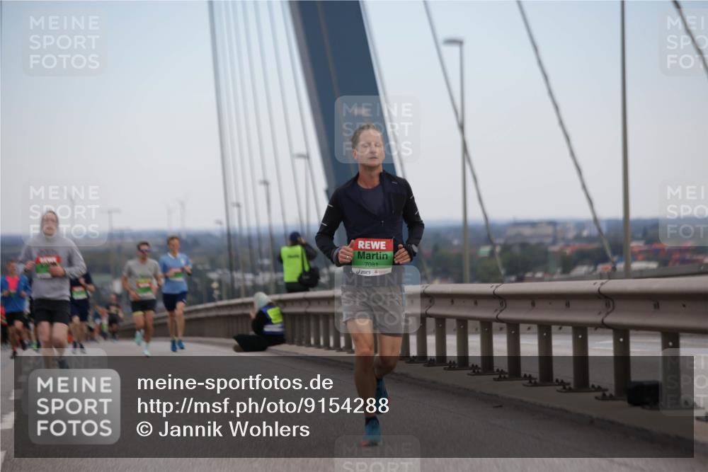 03.10.2025 - Köhlbrandbrückenlauf Jannik Wohlers http://msf.ph/oto/9154288 03.10.2025 15:23:45 Position 1 7081 meine-sportfotos.de