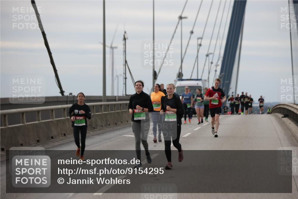 03.10.2025 - Köhlbrandbrückenlauf Jannik Wohlers http://msf.ph/oto/9154295 03.10.2025 16:05:31 Position 1 8515 meine-sportfotos.de