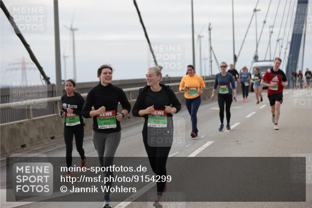 03.10.2025 - Köhlbrandbrückenlauf Jannik Wohlers http://msf.ph/oto/9154299 03.10.2025 16:05:35 Position 1 9432, 8515, 8527 meine-sportfotos.de