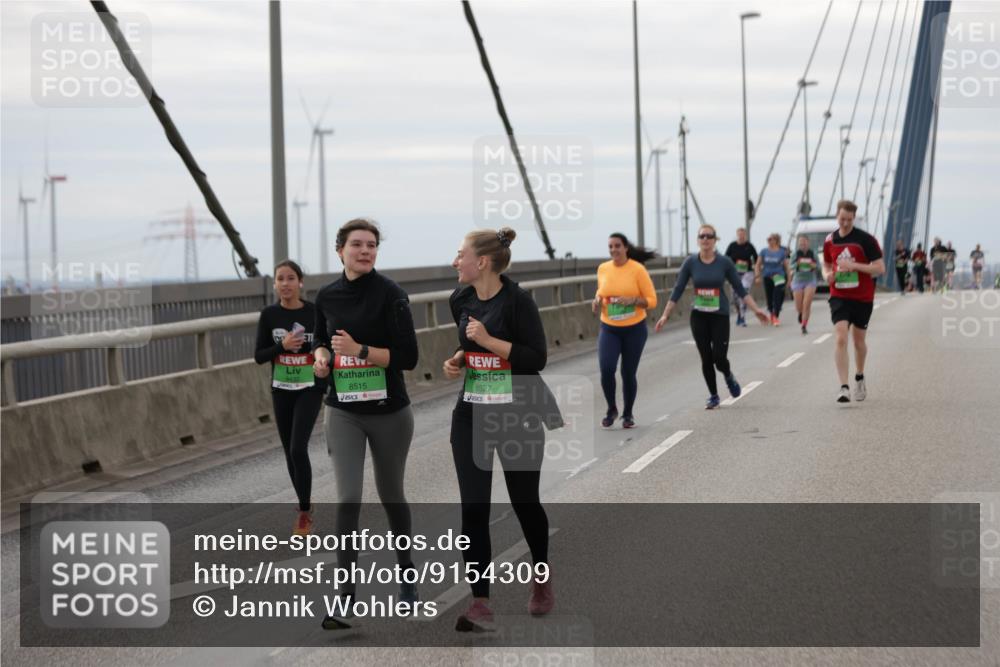 03.10.2025 - Köhlbrandbrückenlauf Jannik Wohlers http://msf.ph/oto/9154309 03.10.2025 16:05:35 Position 1 8515, 8527 meine-sportfotos.de