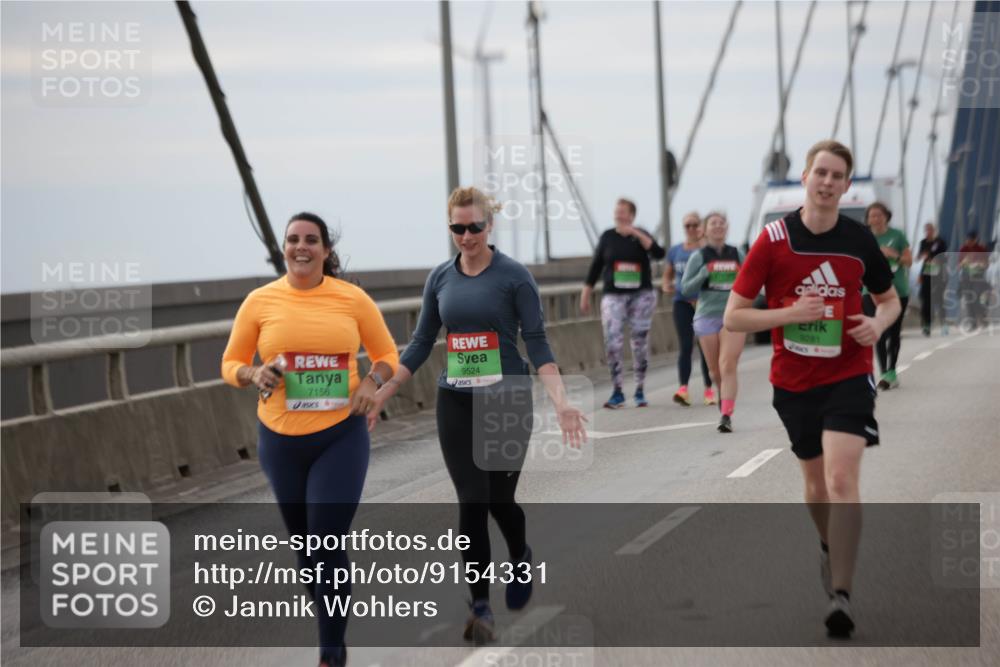 03.10.2025 - Köhlbrandbrückenlauf Jannik Wohlers http://msf.ph/oto/9154331 03.10.2025 16:05:36 Position 1 7156, 9524, 9281 meine-sportfotos.de