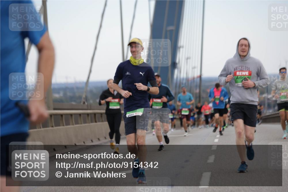 03.10.2025 - Köhlbrandbrückenlauf Jannik Wohlers http://msf.ph/oto/9154342 03.10.2025 15:23:49 Position 1 8848 meine-sportfotos.de