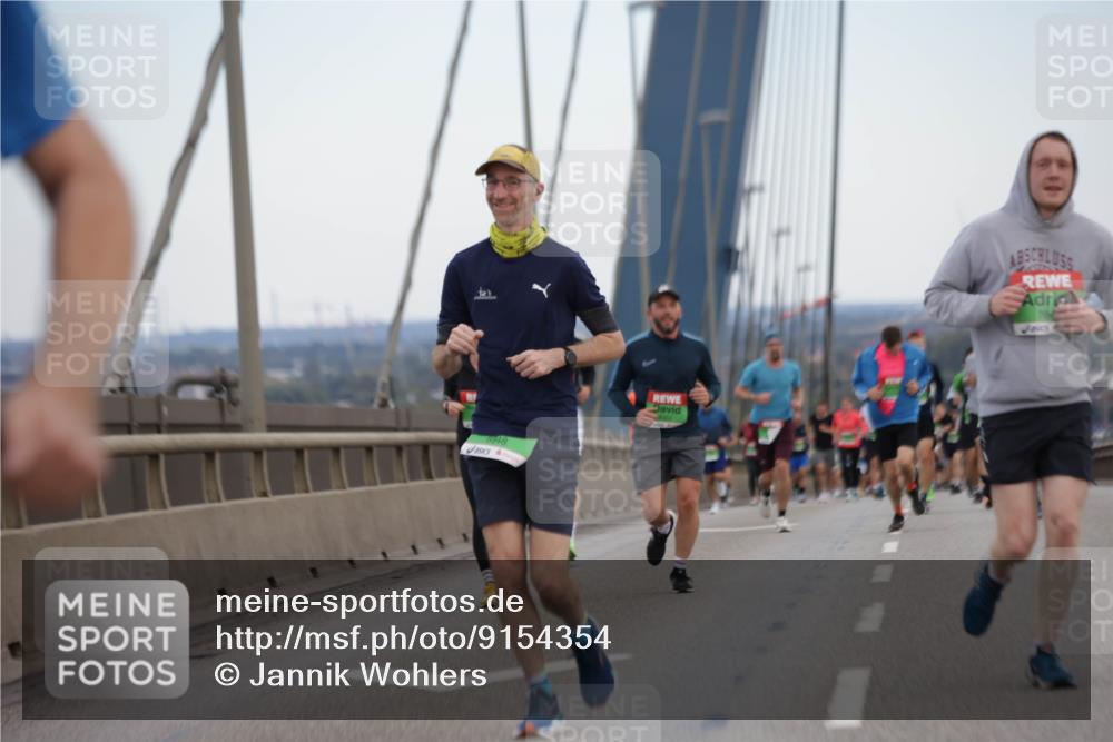 03.10.2025 - Köhlbrandbrückenlauf Jannik Wohlers http://msf.ph/oto/9154354 03.10.2025 15:23:49 Position 1 8848 meine-sportfotos.de