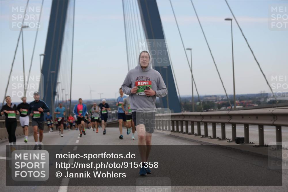 03.10.2025 - Köhlbrandbrückenlauf Jannik Wohlers http://msf.ph/oto/9154358 03.10.2025 15:23:50 Position 1 769 meine-sportfotos.de