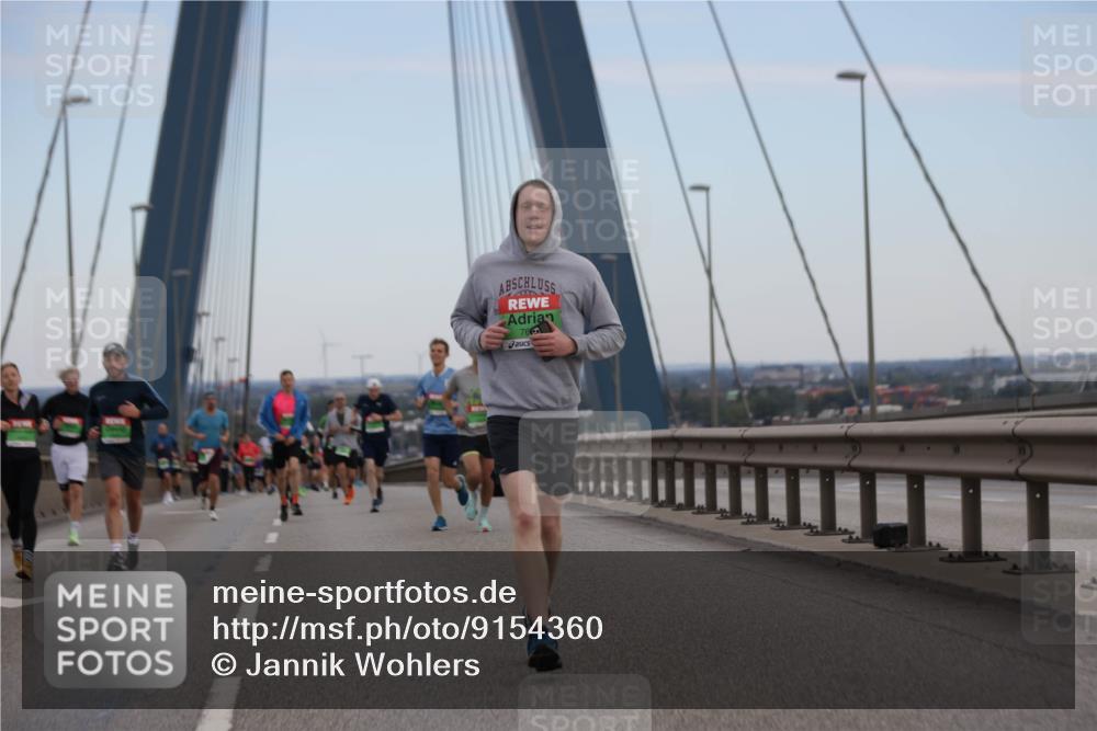 03.10.2025 - Köhlbrandbrückenlauf Jannik Wohlers http://msf.ph/oto/9154360 03.10.2025 15:23:51 Position 1 760 meine-sportfotos.de