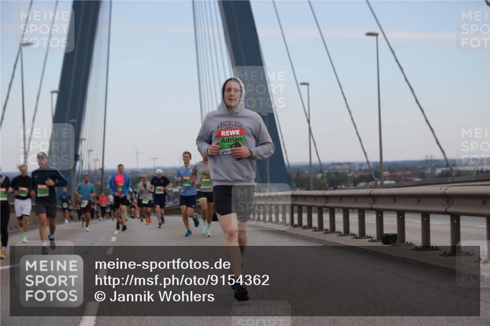 03.10.2025 - Köhlbrandbrückenlauf Jannik Wohlers http://msf.ph/oto/9154362 03.10.2025 15:23:51 Position 1 76 meine-sportfotos.de