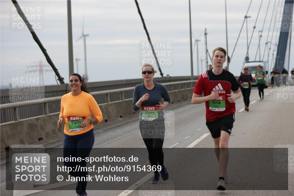 03.10.2025 - Köhlbrandbrückenlauf Jannik Wohlers http://msf.ph/oto/9154369 03.10.2025 16:05:39 Position 1 715, 9524, 9281 meine-sportfotos.de
