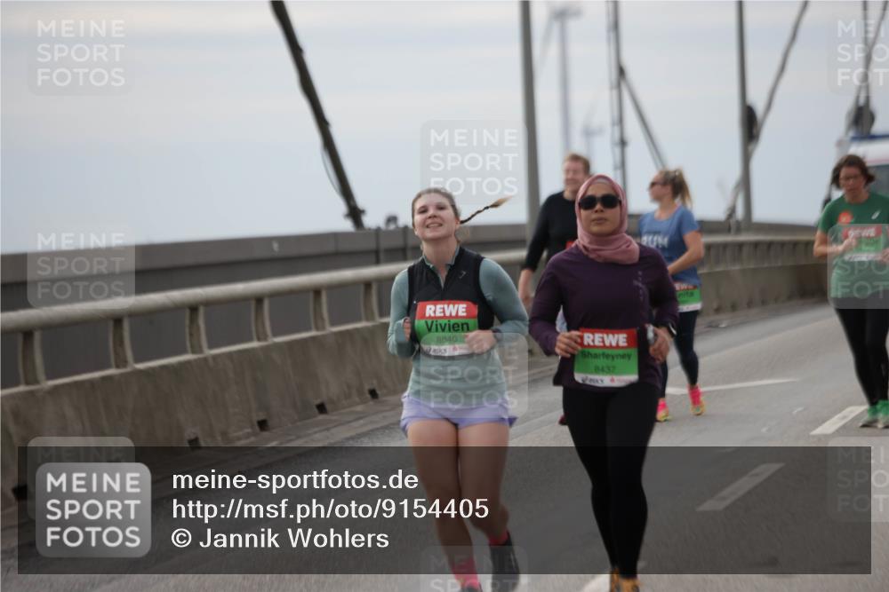 03.10.2025 - Köhlbrandbrückenlauf Jannik Wohlers http://msf.ph/oto/9154405 03.10.2025 16:05:43 Position 1 8840, 8437 meine-sportfotos.de