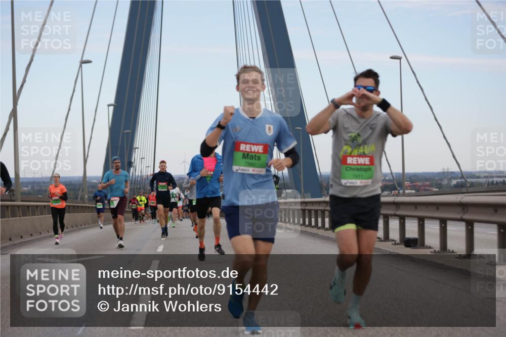 03.10.2025 - Köhlbrandbrückenlauf Jannik Wohlers http://msf.ph/oto/9154442 03.10.2025 15:23:56 Position 1 7882, 0, 7411 meine-sportfotos.de