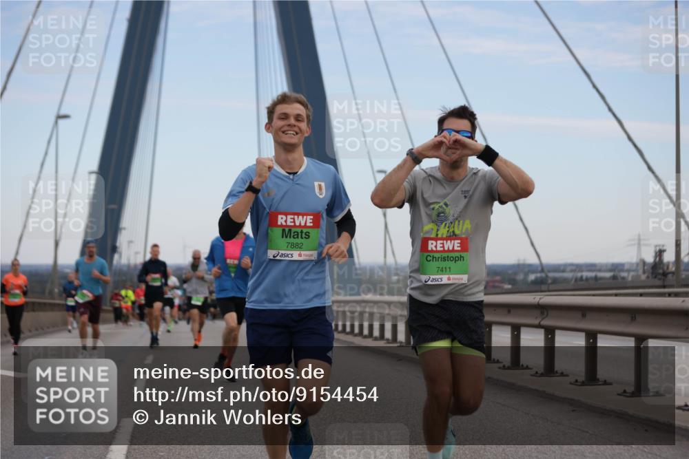 03.10.2025 - Köhlbrandbrückenlauf Jannik Wohlers http://msf.ph/oto/9154454 03.10.2025 15:23:56 Position 1 45, 7882, 7411 meine-sportfotos.de