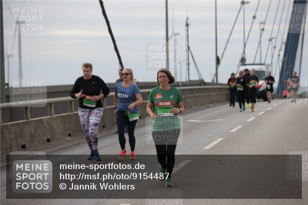 03.10.2025 - Köhlbrandbrückenlauf Jannik Wohlers http://msf.ph/oto/9154487 03.10.2025 16:05:49 Position 1 8301, 8514 meine-sportfotos.de