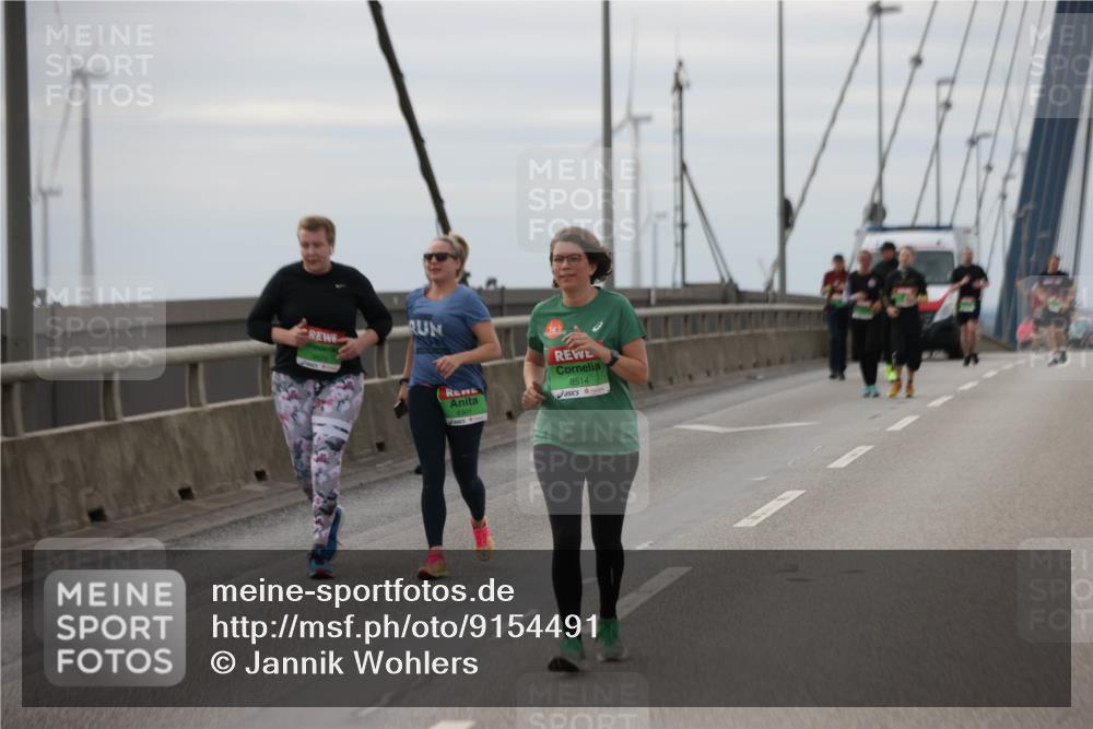03.10.2025 - Köhlbrandbrückenlauf Jannik Wohlers http://msf.ph/oto/9154491 03.10.2025 16:05:49 Position 1 8301, 8514 meine-sportfotos.de