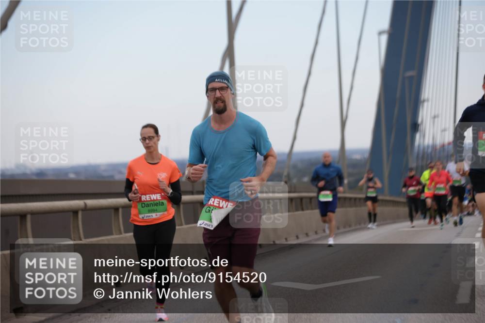 03.10.2025 - Köhlbrandbrückenlauf Jannik Wohlers http://msf.ph/oto/9154520 03.10.2025 15:24:00 Position 1 8994 meine-sportfotos.de