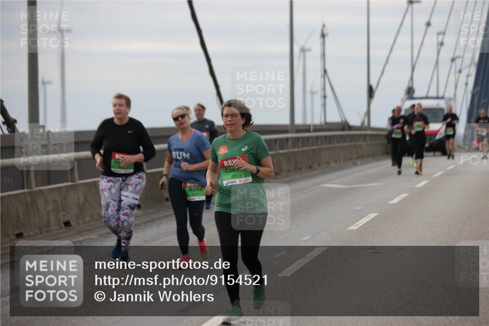 03.10.2025 - Köhlbrandbrückenlauf Jannik Wohlers http://msf.ph/oto/9154521 03.10.2025 16:05:50 Position 1 8301, 8514 meine-sportfotos.de