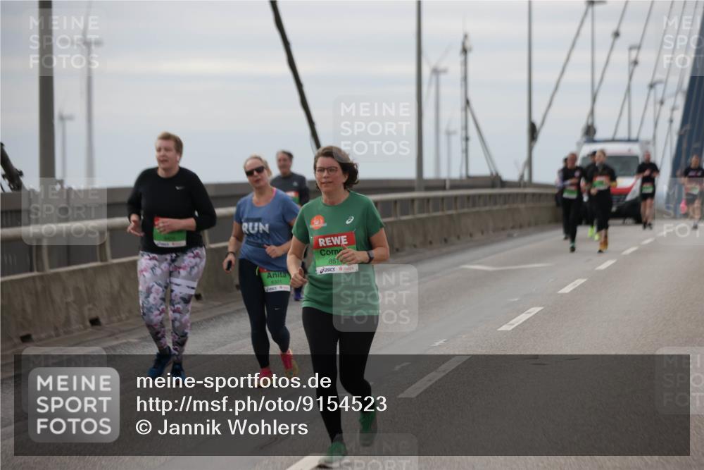 03.10.2025 - Köhlbrandbrückenlauf Jannik Wohlers http://msf.ph/oto/9154523 03.10.2025 16:05:50 Position 1 8301, 851 meine-sportfotos.de