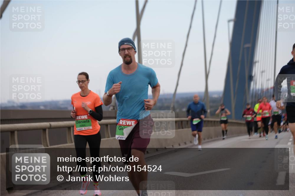 03.10.2025 - Köhlbrandbrückenlauf Jannik Wohlers http://msf.ph/oto/9154524 03.10.2025 15:24:00 Position 1 8994 meine-sportfotos.de