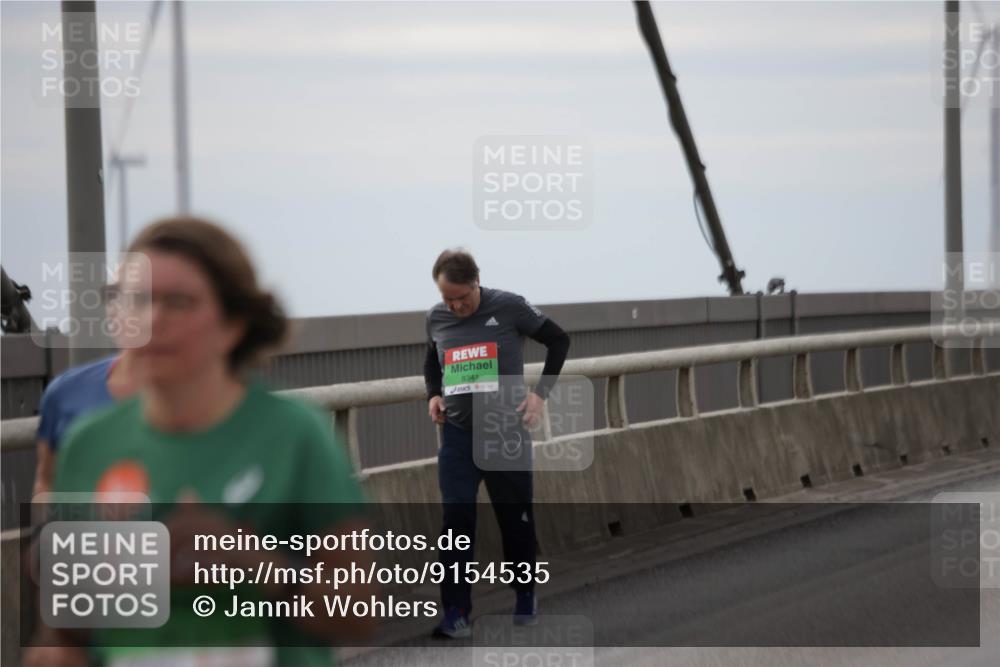 03.10.2025 - Köhlbrandbrückenlauf Jannik Wohlers http://msf.ph/oto/9154535 03.10.2025 16:05:52 Position 1 8341 meine-sportfotos.de