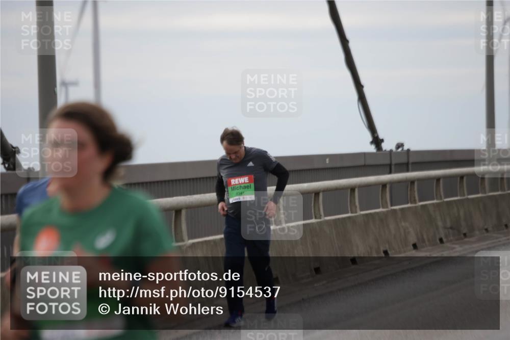 03.10.2025 - Köhlbrandbrückenlauf Jannik Wohlers http://msf.ph/oto/9154537 03.10.2025 16:05:52 Position 1 8341 meine-sportfotos.de