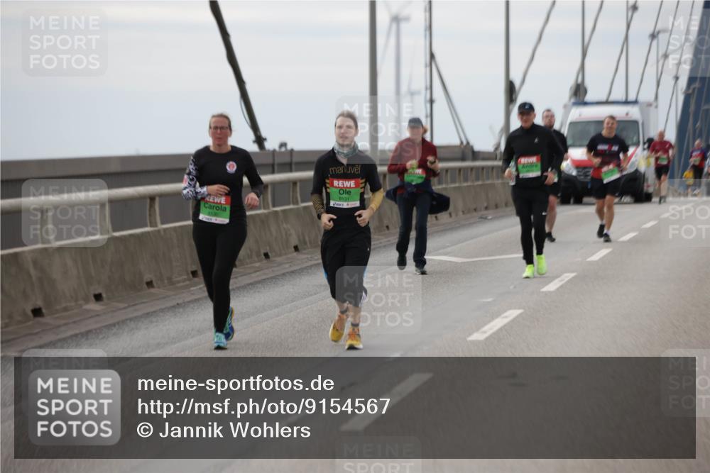 03.10.2025 - Köhlbrandbrückenlauf Jannik Wohlers http://msf.ph/oto/9154567 03.10.2025 16:06:00 Position 1 8130, 8131 meine-sportfotos.de