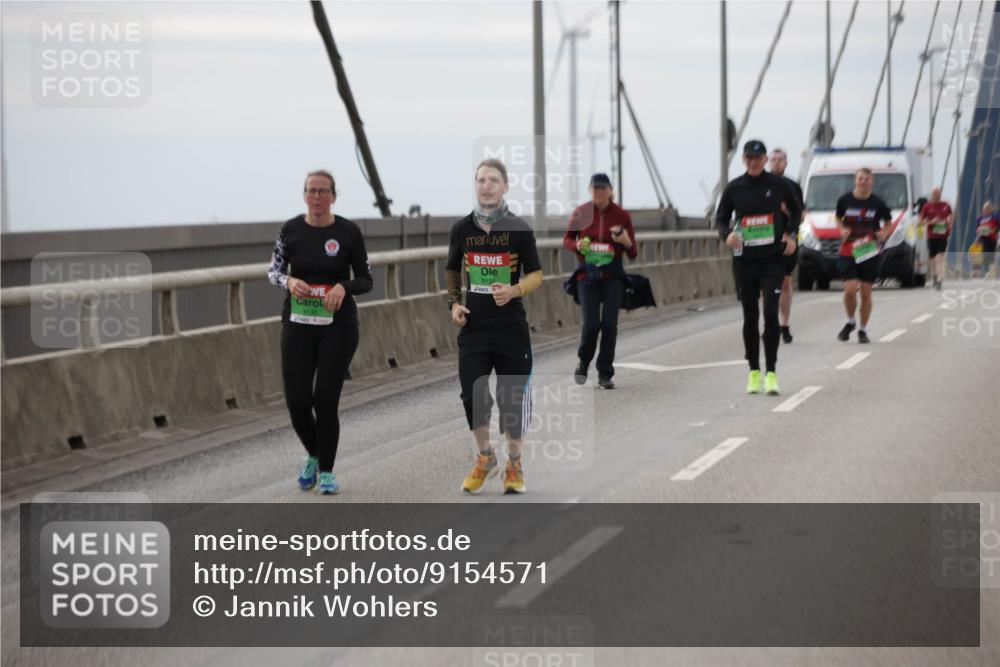 03.10.2025 - Köhlbrandbrückenlauf Jannik Wohlers http://msf.ph/oto/9154571 03.10.2025 16:06:00 Position 1 8131, 8130 meine-sportfotos.de