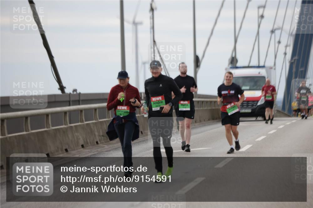 03.10.2025 - Köhlbrandbrückenlauf Jannik Wohlers http://msf.ph/oto/9154591 03.10.2025 16:06:03 Position 1 8876 meine-sportfotos.de
