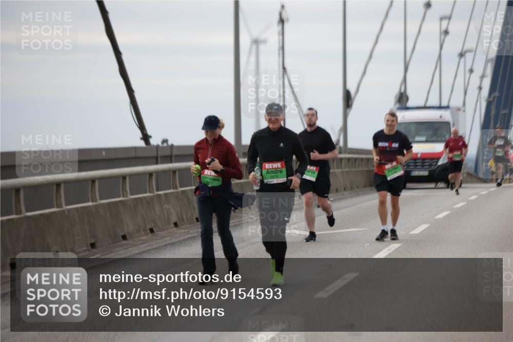 03.10.2025 - Köhlbrandbrückenlauf Jannik Wohlers http://msf.ph/oto/9154593 03.10.2025 16:06:03 Position 1 8177, 8876 meine-sportfotos.de