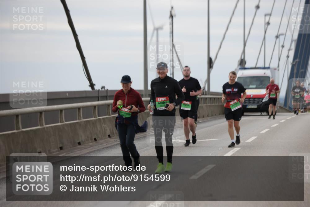 03.10.2025 - Köhlbrandbrückenlauf Jannik Wohlers http://msf.ph/oto/9154599 03.10.2025 16:06:04 Position 1 8876 meine-sportfotos.de