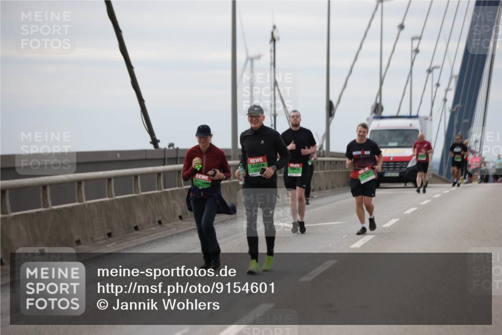 03.10.2025 - Köhlbrandbrückenlauf Jannik Wohlers http://msf.ph/oto/9154601 03.10.2025 16:06:04 Position 1  meine-sportfotos.de
