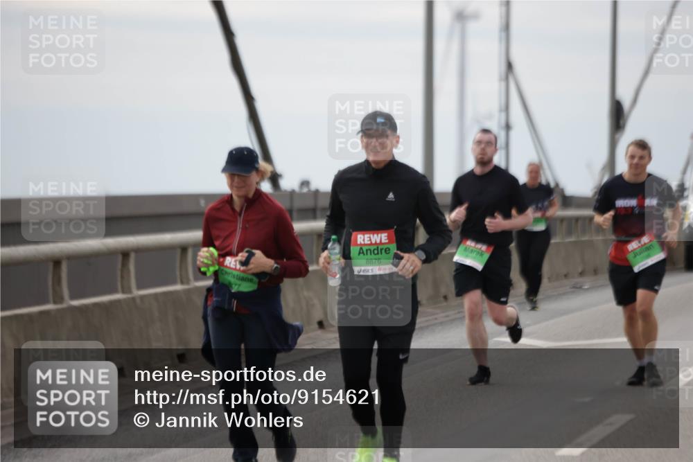 03.10.2025 - Köhlbrandbrückenlauf Jannik Wohlers http://msf.ph/oto/9154621 03.10.2025 16:06:05 Position 1 8876 meine-sportfotos.de