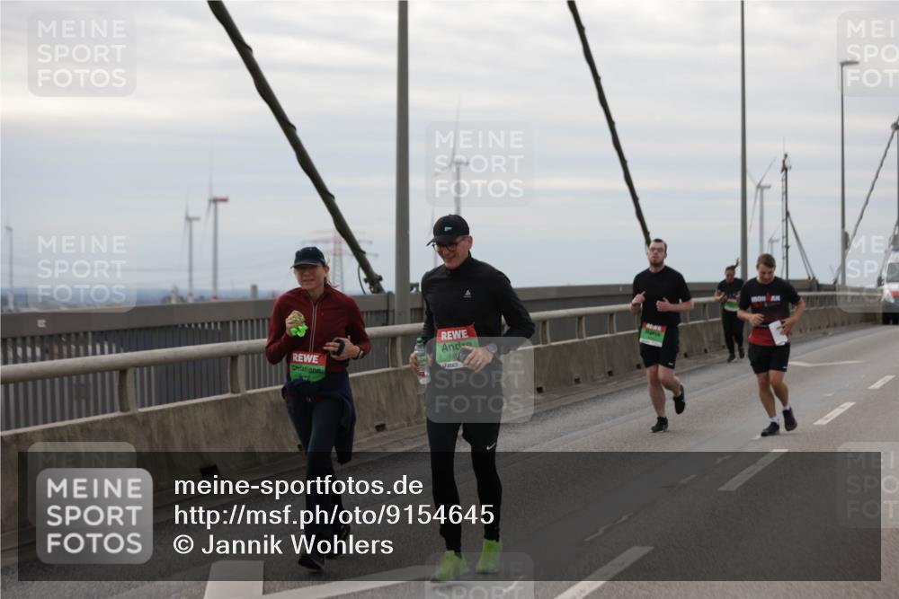 03.10.2025 - Köhlbrandbrückenlauf Jannik Wohlers http://msf.ph/oto/9154645 03.10.2025 16:06:09 Position 1 88 meine-sportfotos.de