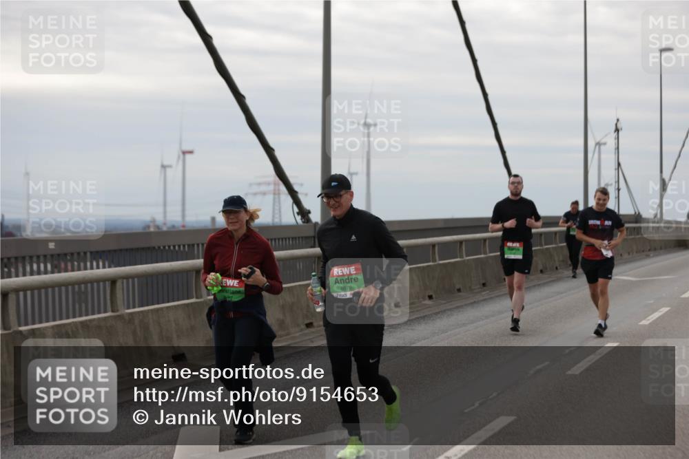 03.10.2025 - Köhlbrandbrückenlauf Jannik Wohlers http://msf.ph/oto/9154653 03.10.2025 16:06:09 Position 1 8876 meine-sportfotos.de