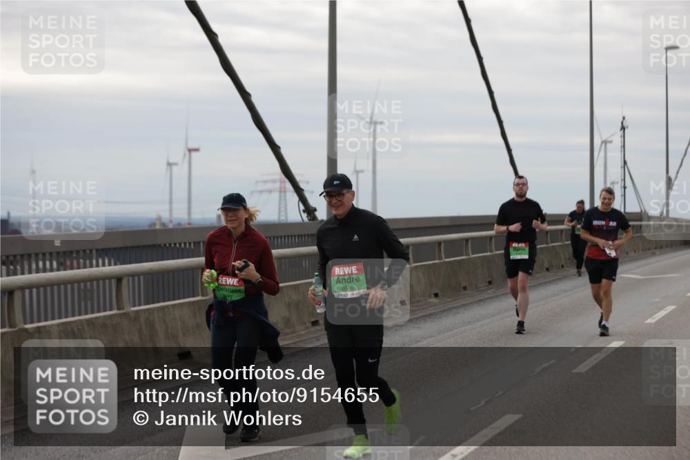 03.10.2025 - Köhlbrandbrückenlauf Jannik Wohlers http://msf.ph/oto/9154655 03.10.2025 16:06:09 Position 1 8876 meine-sportfotos.de