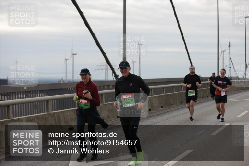 03.10.2025 - Köhlbrandbrückenlauf Jannik Wohlers http://msf.ph/oto/9154657 03.10.2025 16:06:09 Position 1 8876 meine-sportfotos.de
