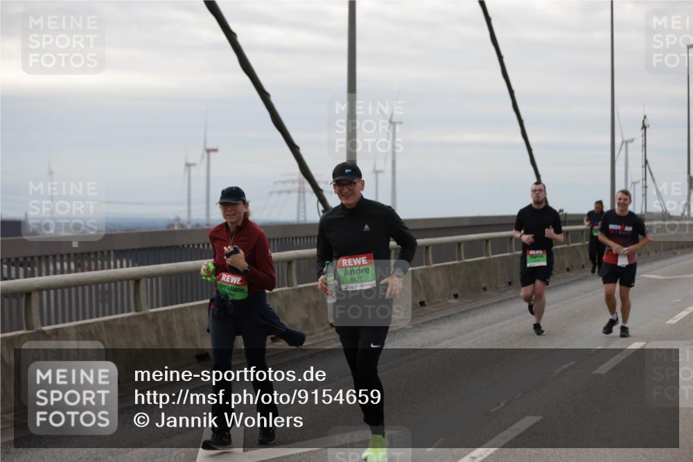 03.10.2025 - Köhlbrandbrückenlauf Jannik Wohlers http://msf.ph/oto/9154659 03.10.2025 16:06:09 Position 1 8876 meine-sportfotos.de